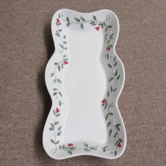 Pfaltzgraff China WINTERBERRY WINTER BERRY 14 1/2 Inch Appetizer or Bread Tray - Picture 3 of 5
